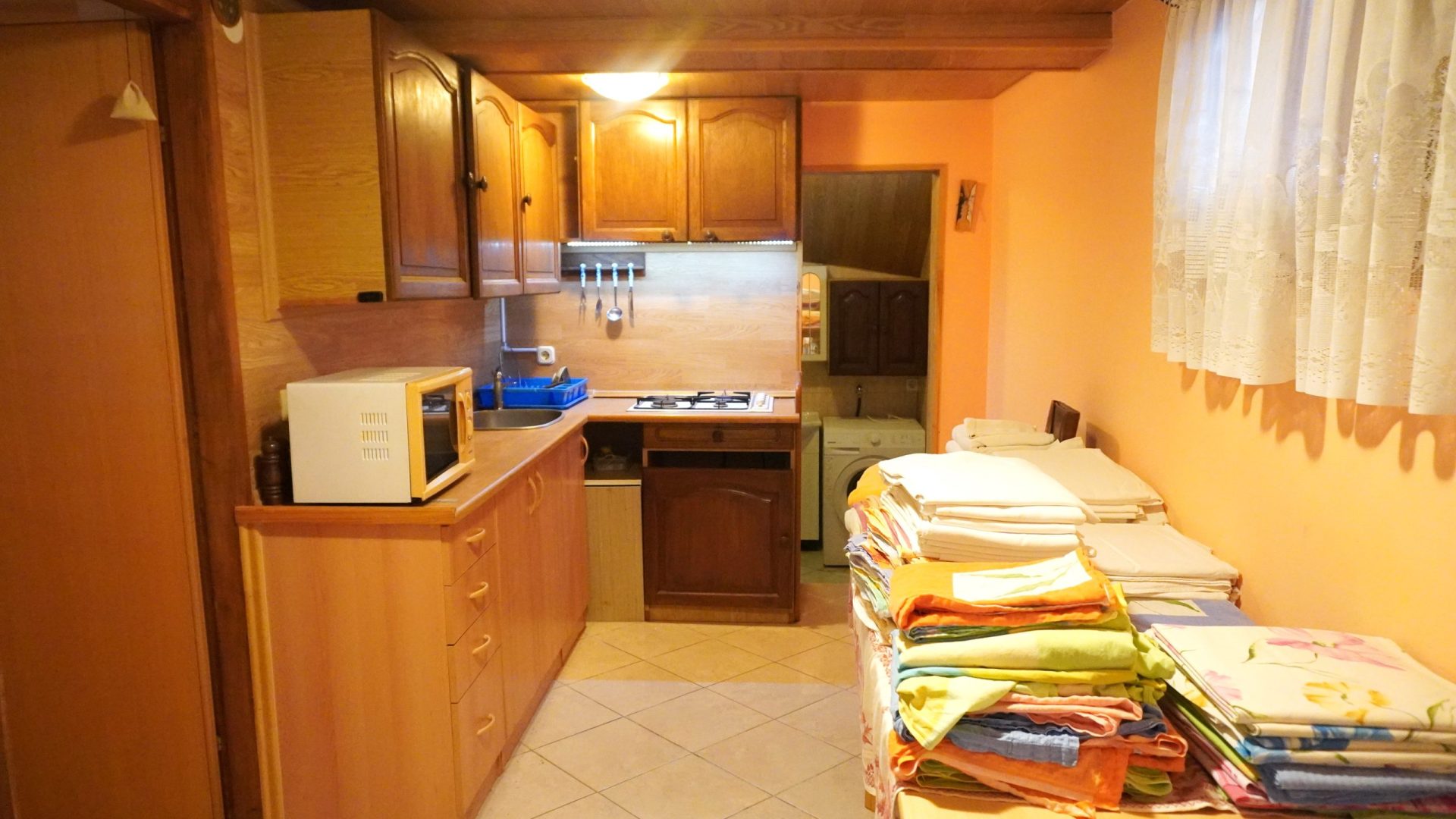 Kuhinja i blagovaonica u prizemlju kuće Vodice