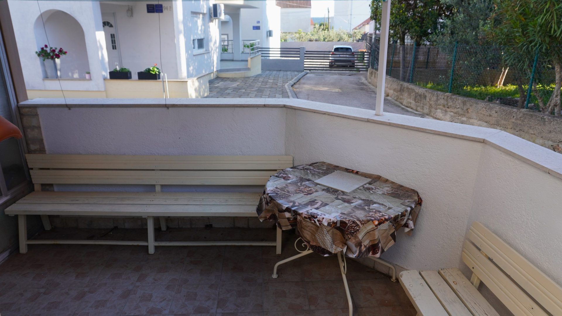 Balkon i terasa apartmana u Vodicama