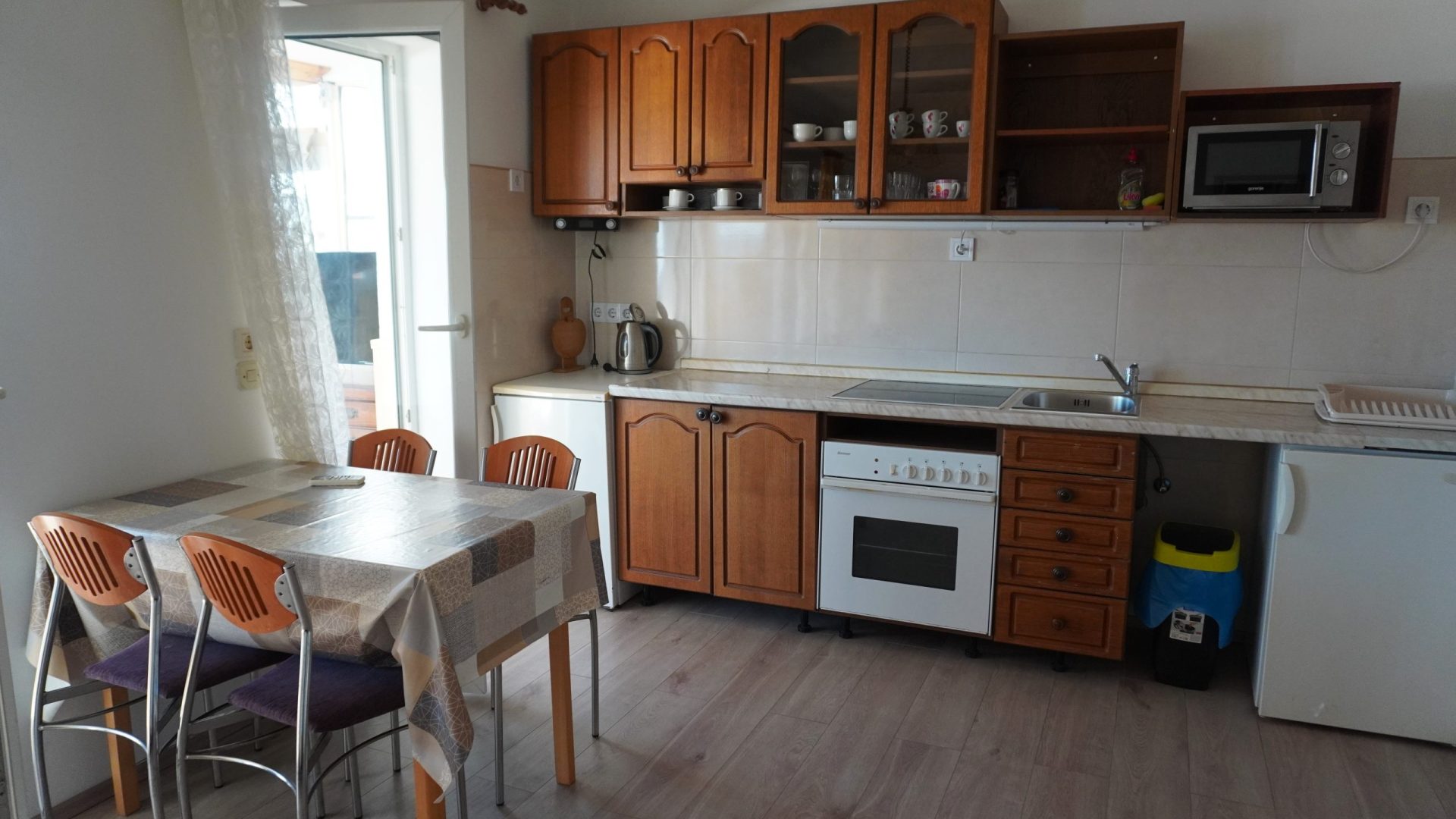 Kuhinja i blagovaonica u apartmanu
