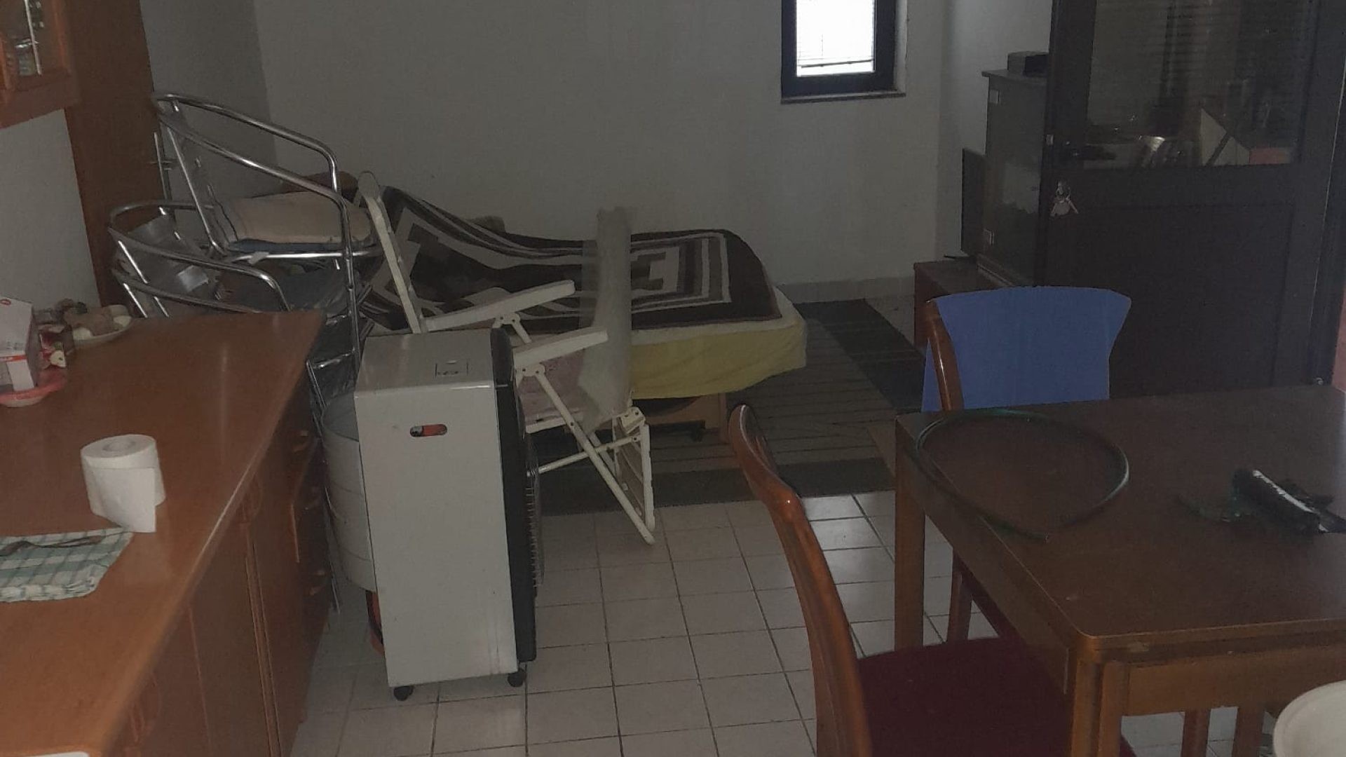 Blagovaonica i kuhinja u kući na otoku Viru