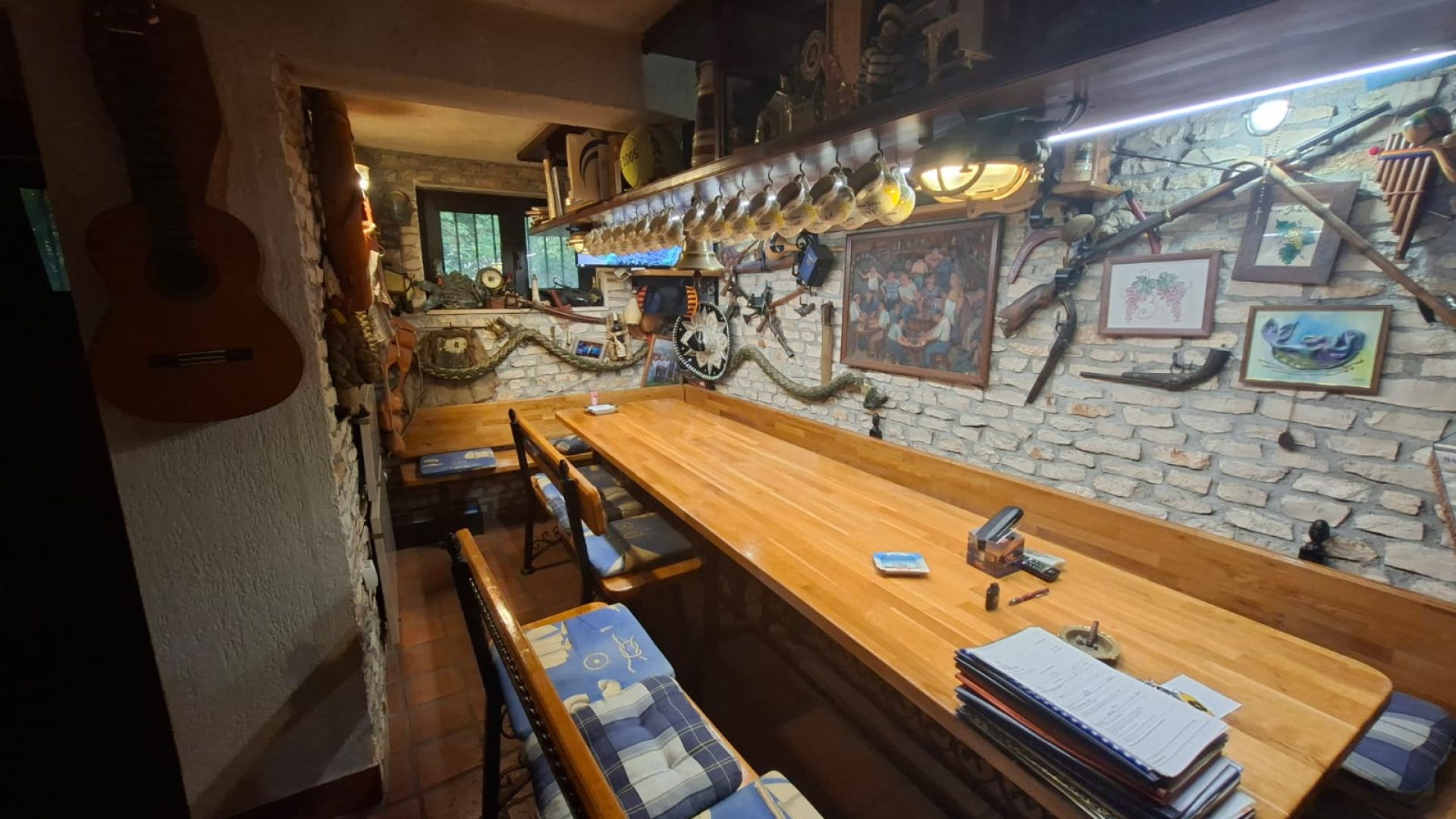 Tradicionalna konoba uređena u rustikalnom stilu