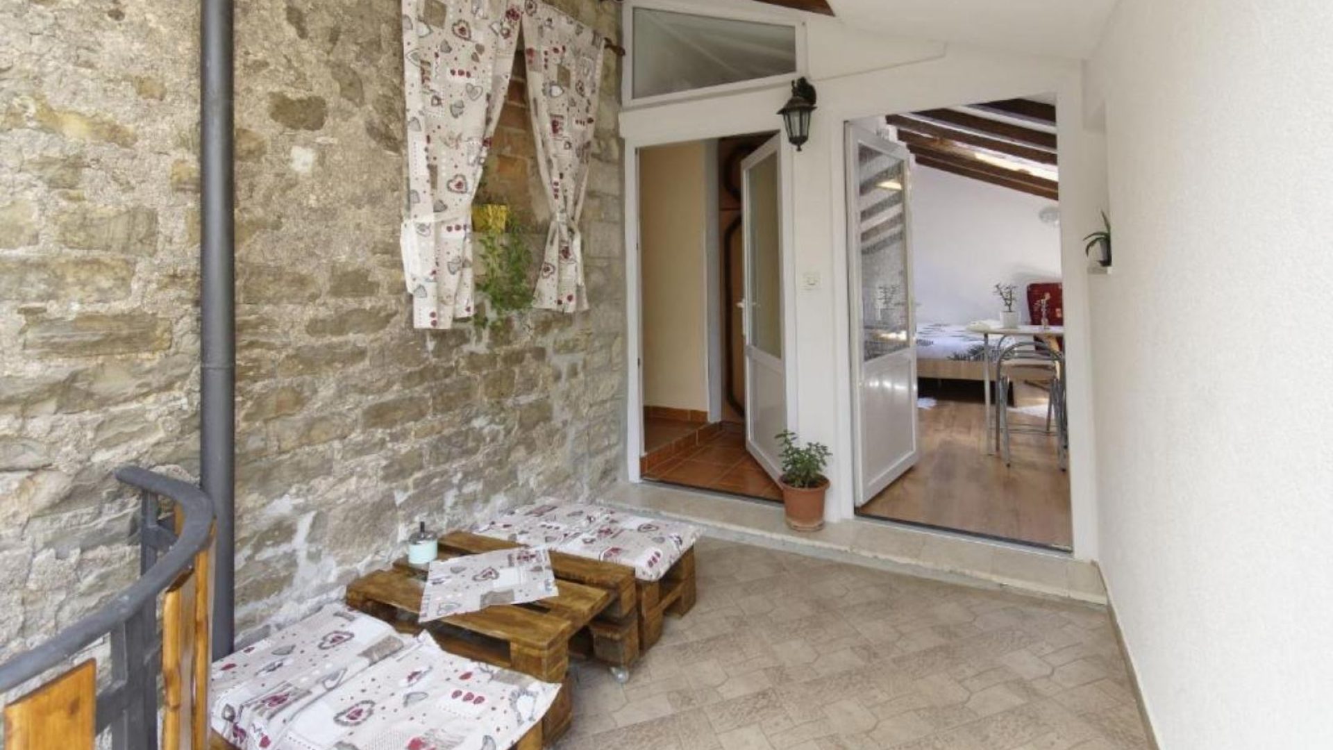 istra-momjan-kuca-centru-3-stana-slika-260135667