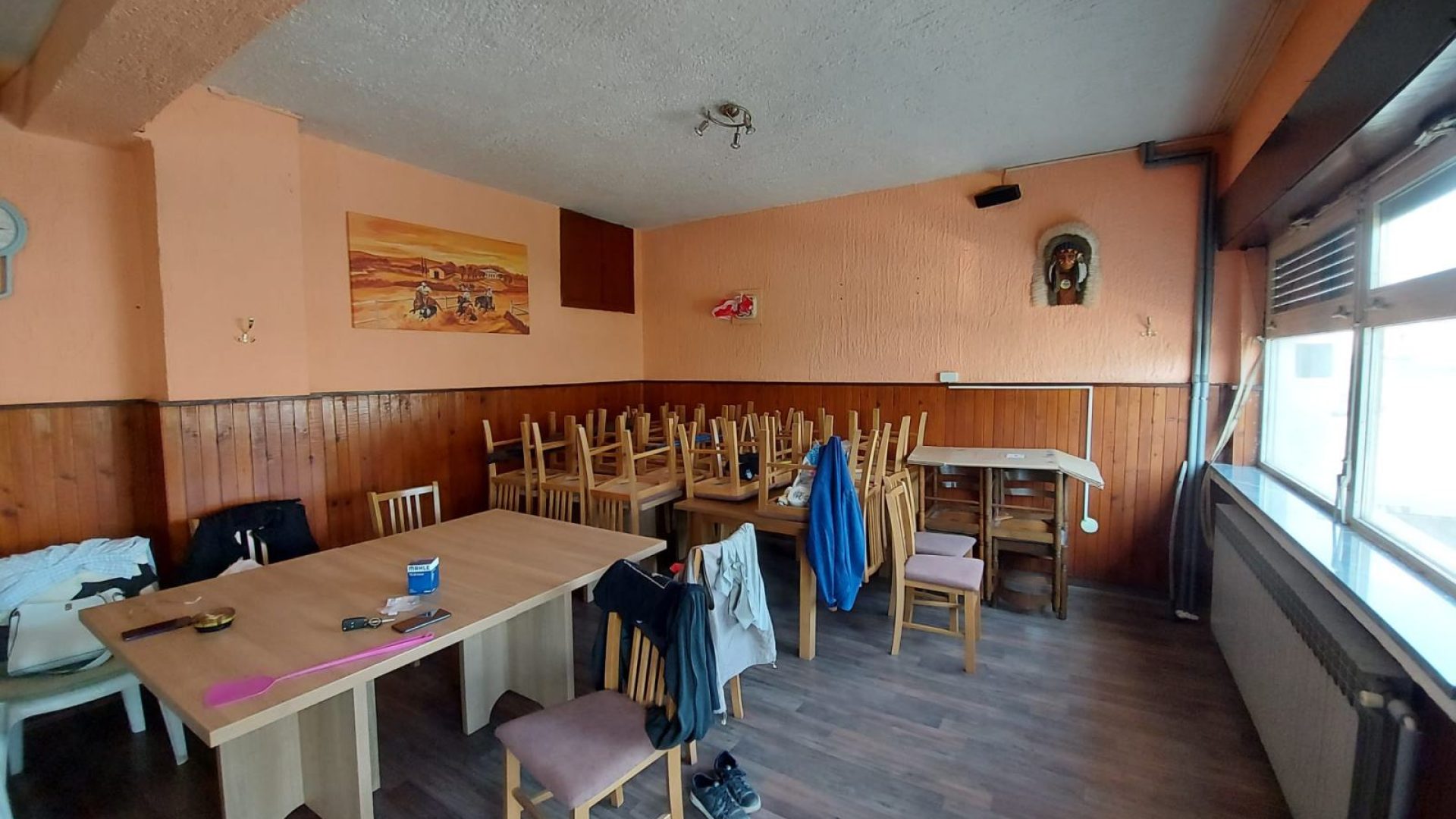Veliki otvoreni prostor nekadašnjeg restorana u kući za najam NovakI