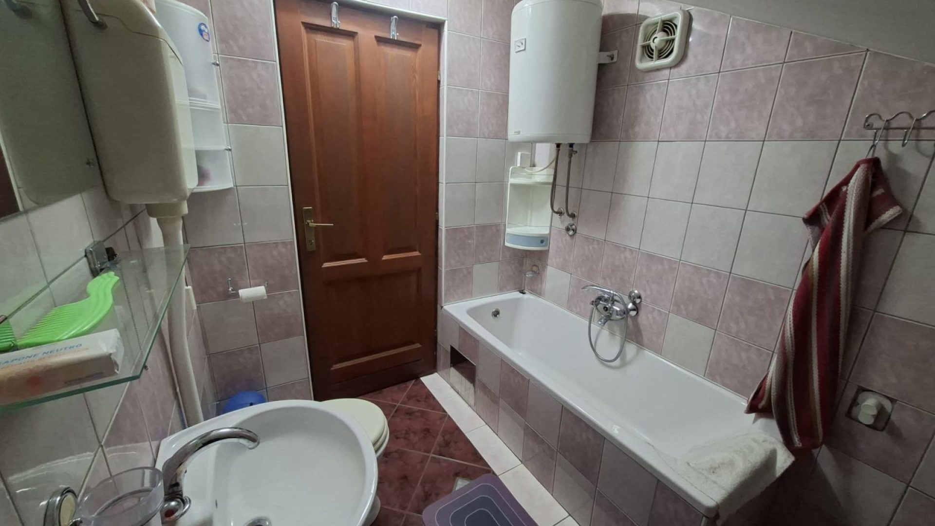 Kupaonica s kadom u obiteljskoj kući